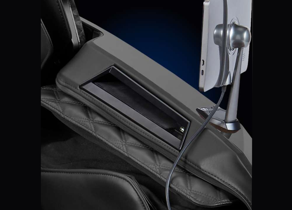 Infinity Imperial Syner-D wireless charging pad and USB port in armrest