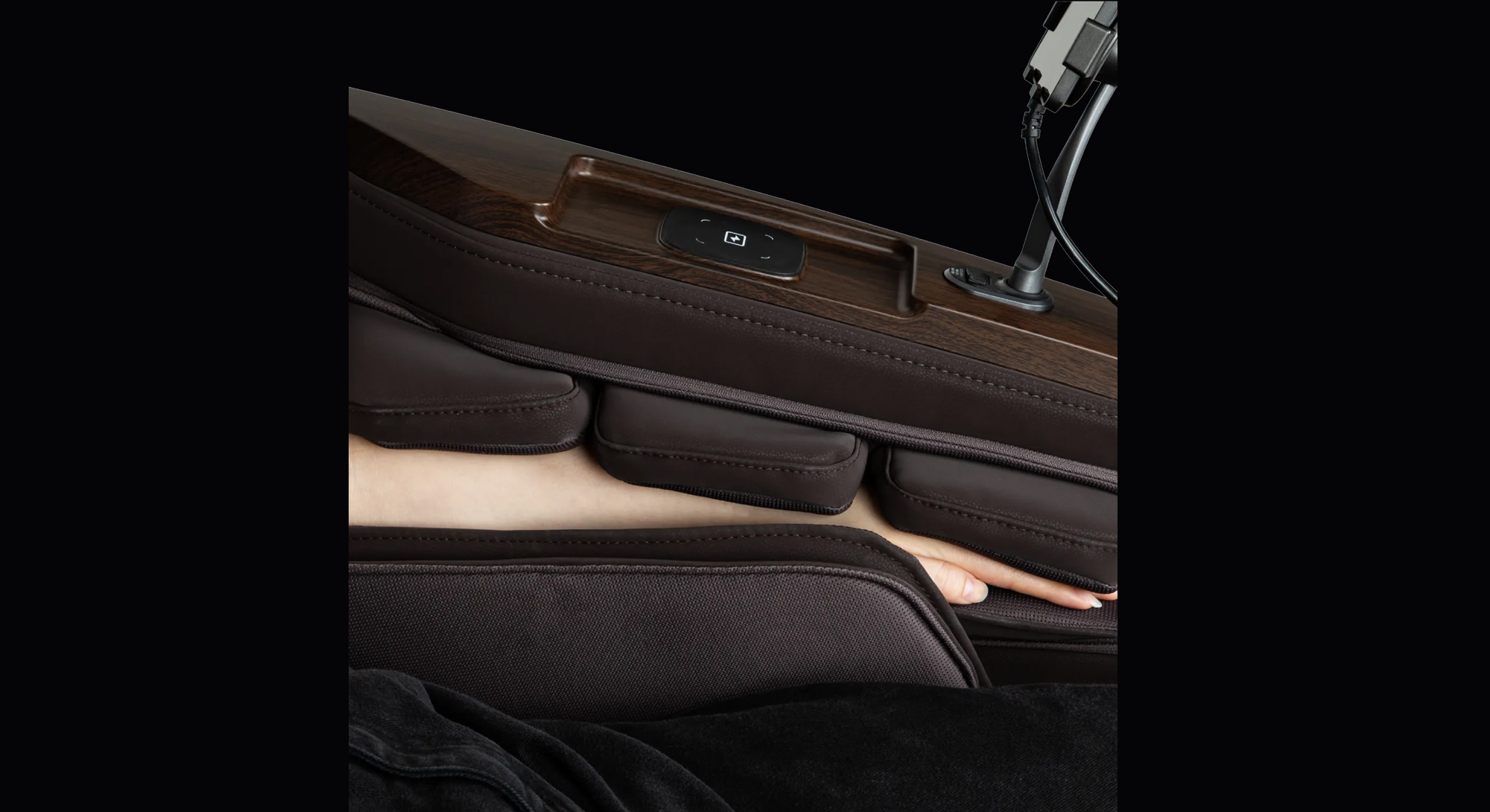 Osaki Pro Vivant 5D 3-segment airbag armrest showing divided sections for wave-like compression